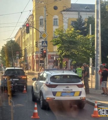 У Черкасах п’яний водій врізався в припарковане авто (ФОТО)