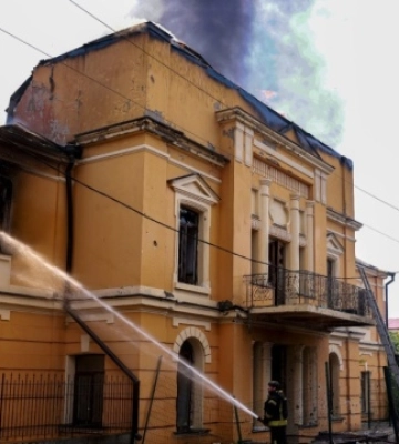 Ворог повторно вдарив по Херсону під час ліквідації рятувальниками пожежі