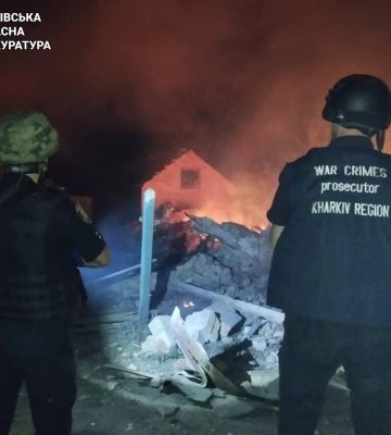 Наслідки удару по селу Приколотне на Харківщині: поранено жінку