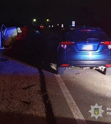 Біля Львова 20-річний водій Toyota RAV4 виїхав на зустрічну та перекинувся, є травмовані