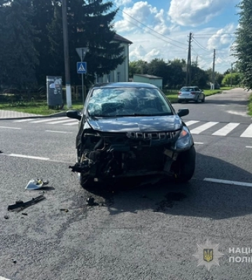 В Устилузі влупилися легковик і мотоцикл, є постраждалий