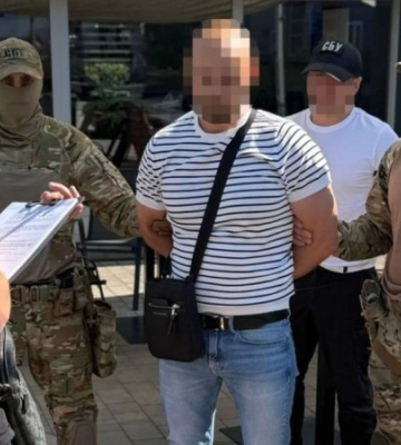 На Львівщині затримали митника, який вимагав 1600 доларів за безперешкодне розмитнення авто