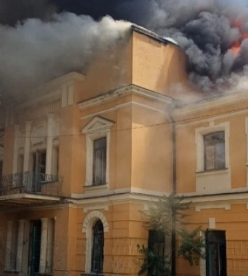 Внаслідок обстрілів знищено будинок культури суднобудівників у Херсоні