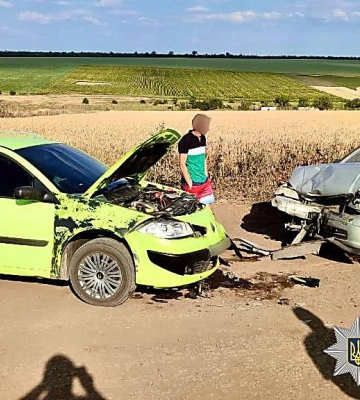 В Первомайском районе на полевой дороге столкнулись Renault и Opel – травмированы четыре человека