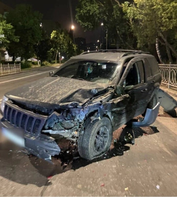 П`яний водій джипа скоїв у Рівному дві аварії за один вечір (ФОТО)