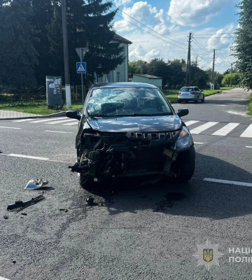 В Устилузі влупилися легковик і мотоцикл, є постраждалий
