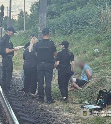 У Львові чоловік напав на дітей, які намагалися йому допомогти: його затримала поліція