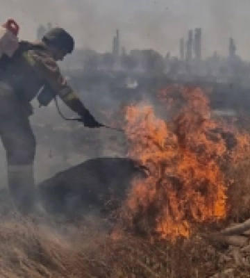 В Очакові вогнеборці ліквідували пожежу. яка виникла після ракетного удару