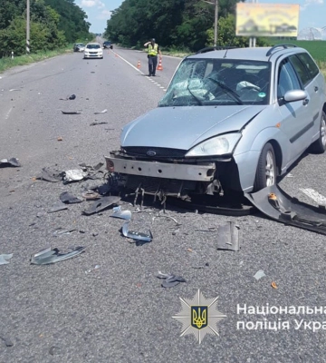 Виїхав на зустрічну та зіткнувся з автівкою: на Золотоніщині сталася ДТП (ФОТО)