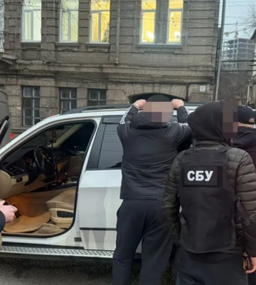 У Дніпрі за 12 тис доларів адвокат обіцяв “відмазати” чоловіка від ТЦК