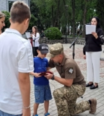 У День Української Державності у Ковелі рідним захисників вручили нагороди