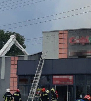 Масштабна пожежа на Львівщині: загорівся супермаркет після удару блискавки, - ФОТО, ВІДЕО Масштабна пожежа на Львівщині: загорівся супермаркет після удару блискавки, - ФОТО, ВІДЕО