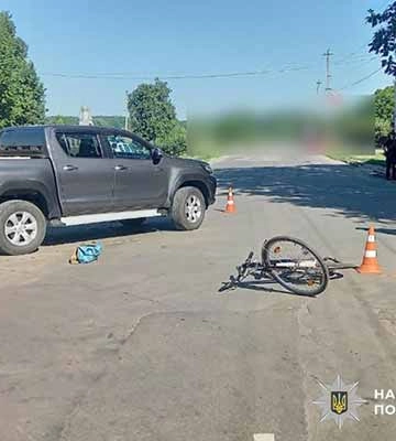 На Полтавщині автомобіль Toyota зіткнувся із велосипедом