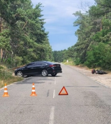 Під Києвом 24-річний водій збив мотоцикліста з пасажиркою (ВІДЕО)