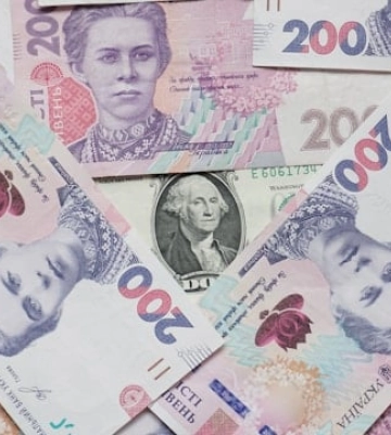 Курс валют НБУ. Долар та євро йдуть донизу