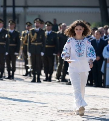 Харьковчанка получила паспорт Украины от Зеленского