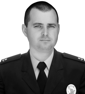 У Черкасах попрощалися із поліцейським, який загинув після удару FPV-дрона