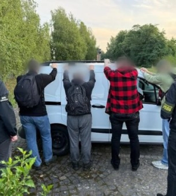 На Закарпатті затримали організатора незаконного переправлення ухилянтів, який пропонував прикордоннику $10 тисяч хабаря