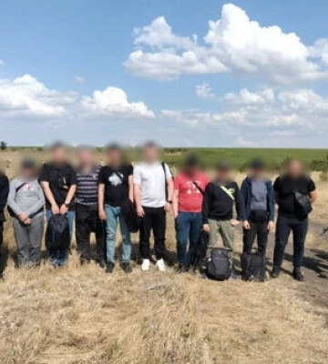Перетин кордону з Молдовою: затримано 10 ухилянтів, яких вів "адмін" через телеграм, - ДПСУ. ВІДЕО+ФОТО
