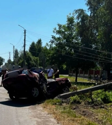 Смертельна ДТП на Фастівщині: водій загинув, зіткнувшись із бетонним стовпом