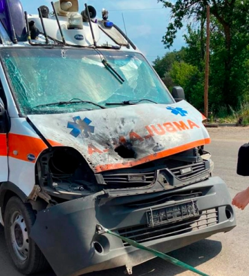 Ворожий дрон атакував &quot;швидку&quot; на Харківщині: поранені медики