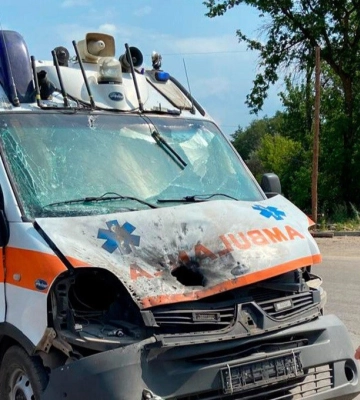 Російський дрон поцілив в автомобіль швидкої на Харківщині: постраждали медики