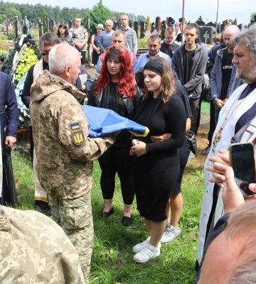 Навіки 30: на Волині в останню дорогу провели молодого військовослужбовця Віталія Прокопенка