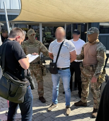 На Львівщині інспектора митниці затримали за підозрою у хабарництві, - поліція