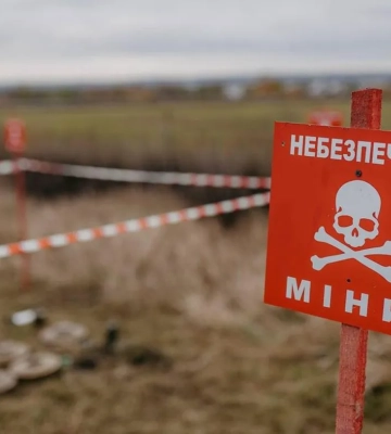 На Чернігівщині чоловік трактором наїхав на міну: його шпиталізували