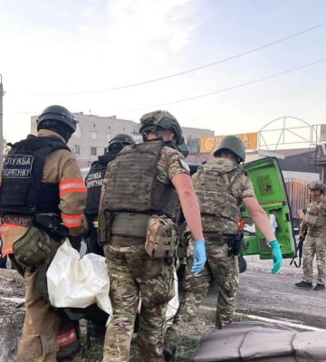 &quot;Жахливий, тупий російський терор&quot;: Зеленський відреагував на авіудар по Добропіллю на Донеччині