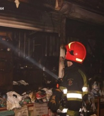 У Чернігові вночі спалахнула пожежа на ринку