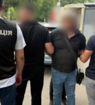 1500 доларів за дозвіл на роздрібну торгівлю біля моря: посадовця однієї з районних адміністрацій Одеси викрили у корупції