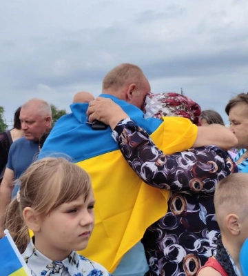 На Рівненщині зустріли захисника, якого місяць тому звільнили з полону