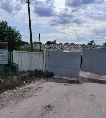 Сміттєзвалище під Фастовом могло перерости в екологічну катастрофу, троє посадовців отримали підозру - прокуратура