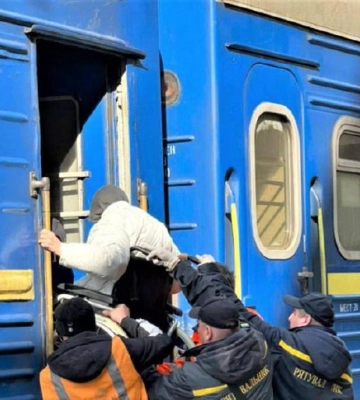 Евакуаційні місця на потязі з Сум до Ужгорода продовжено до кінця вересня Евакуаційні місця на потязі з Сум до Ужгорода продовжено до кінця вересня