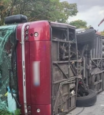 На Дніпропетровщині сталася аварія з пасажирським автобусом, одна людина загинула, до 30 травмовано