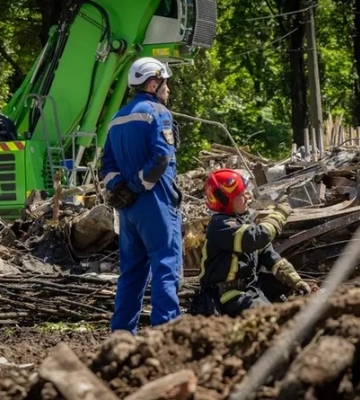 Після нічної атаки дронів на Київ без гарячої води залишилися сотні будівель