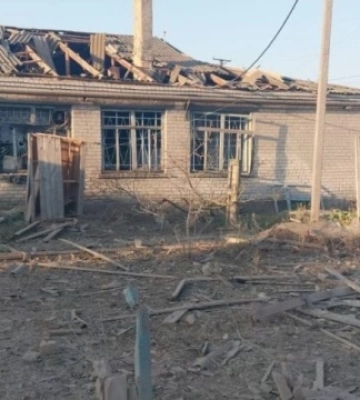 Внаслідок ранкового обстрілу Надеждівки пошкоджений освітній заклад. Є поранені