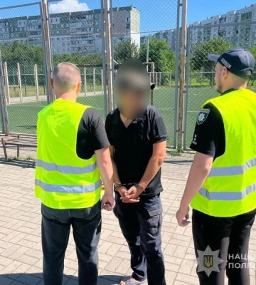 У Сумах затримано вуличного злодія, який побив та пограбував жінку, - поліція