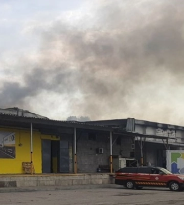 У Дніпрі внаслідок атаки дронів пошкоджена інфраструктура логістичної компанії, загинув водій