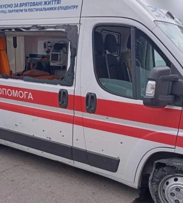 россия обстреляла &quot;скорую&quot; по пути на вызов: фельдшер и парамедик в больнице