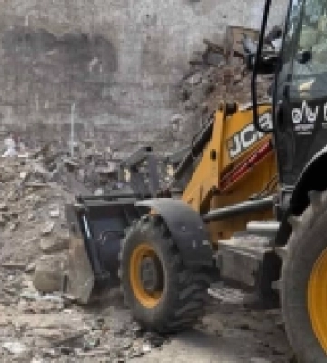 У Миколаєві комунальники продовжують ліквідувати наслідки ворожого удару