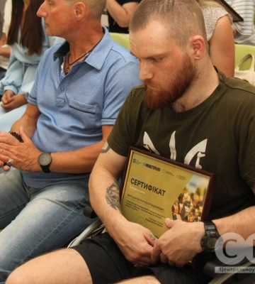 У Кропивницькому ветеранам та сім'ям загиблих військових вручили сертифікати на придбання житла (фоторепортаж)