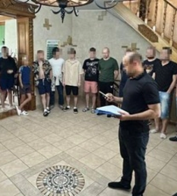 Обливали водой и лишали сна. В Одессе разоблачили «реабилитационный центр», где силой удерживали людей с зависимостями —&amp;hellip;