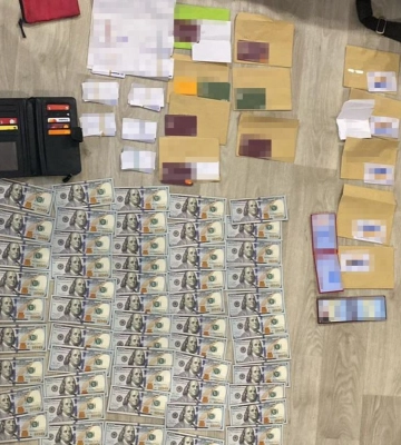 Фіктивне бронювання та розкрадання бюджету - на Одещині затримано двох посадовців-комунальників