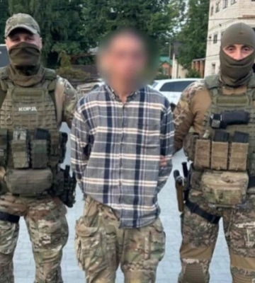 21-річний чоловік, погрожуючи гранатою, пограбував магазин на Бучанщині