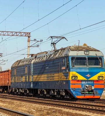 На Дніпропетровщині ворог поцілив у електровоз, машиніст загинув