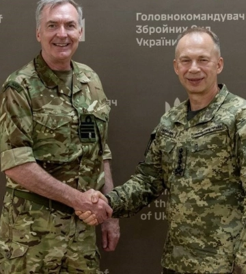 Сырский обсудил с начальником штаба обороны Британии Радакином оперативную обстановку на фронте