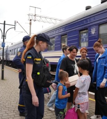 Зворушлива історія: Мукачево прийняло родину, що тікає від війни з Дніпропетровщини