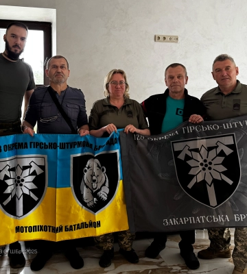 Двох бійців Закарпатської 128-ї бригади, які повернулися з російського полону, нагородили &quot;Срібними едельвейсами&quot;